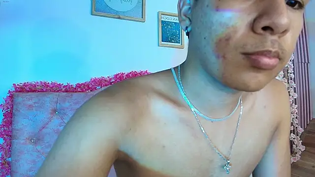 noa_hot69's Webcam Show