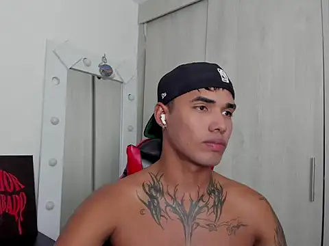 thomas_latin_boy live XXX chat