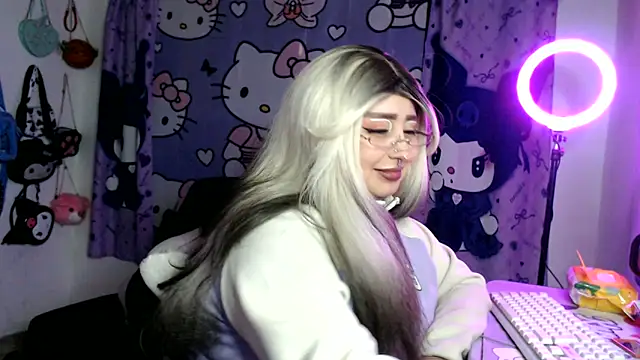 lussyevans24 live XXX chat