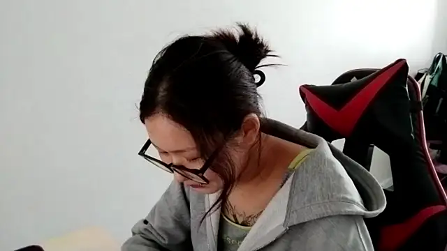 AdelineCanup's Live XXX Chat