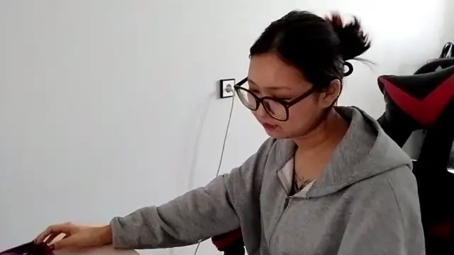 AdelineCanup Webcam-Show
