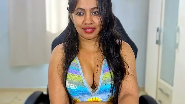 Pokazy przed kamerką – FannyXhot