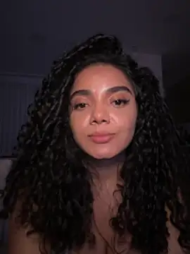 Curlyierr Adlı Modelin Canlı XXX Sohbeti