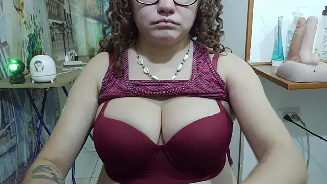 XXX chat uživo modela curly_greeneyed