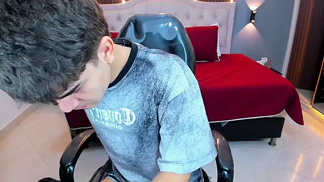 Tommy18__'s Live XXX Chat
