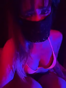 MiNniE_666's Live XXX Chat