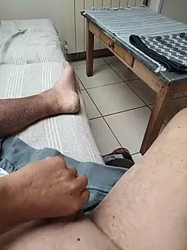 Corref: διαδικτυακό σόου στην κάμερα