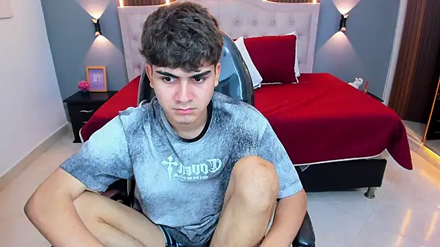 Tommy18__'s Live XXX Chat