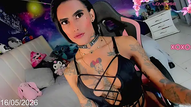 Nella_Dolls Show in webcam