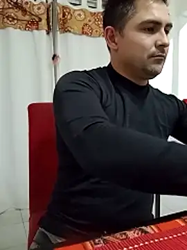 Bradd_32 Adlı Modelin Canlı XXX Sohbeti