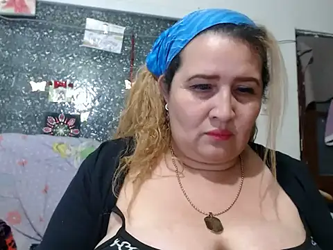 Perla1981-- – Naživo XXX chat