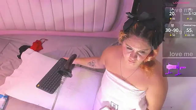 sharlotthe_bigass' Live XXX Chat