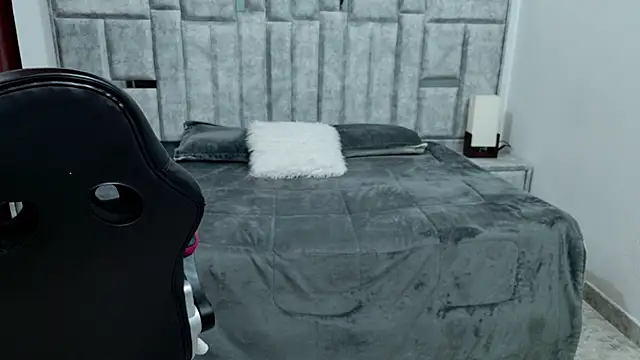 XXX chat uživo modela laureentt_