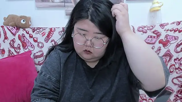 Nadine_asian Adlı Modelin Canlı XXX Sohbeti