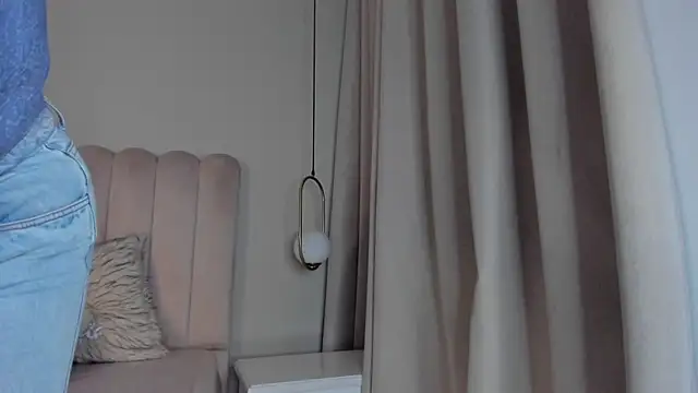 dulcepatersson1_ Adlı Modelin Canlı XXX Sohbeti