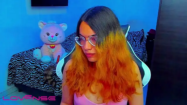 lillykittyyy Adlı Modelin Canlı XXX Sohbeti