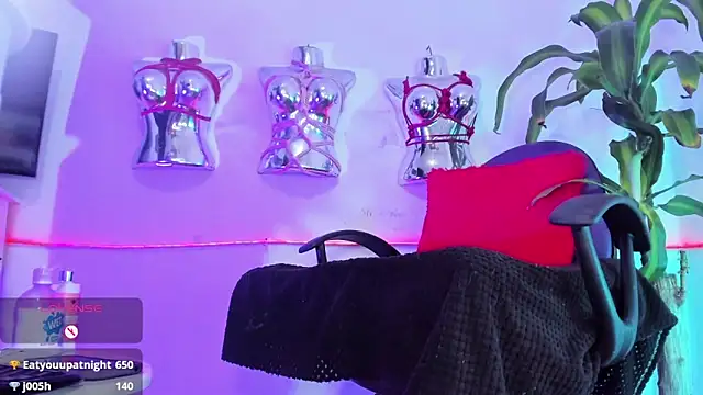 LucyStrike_'s Live XXX Chat