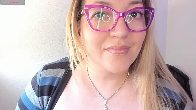 Naty_Mature_ élő XXX-chatje