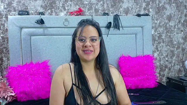Chatroom XXX en direct de DominikaVelvet_
