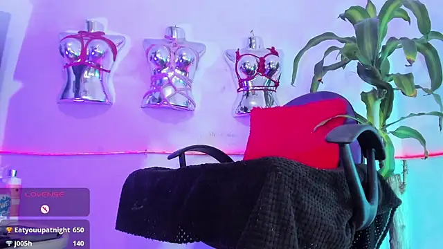 Chat +18 de LucyStrike_ ao vivo