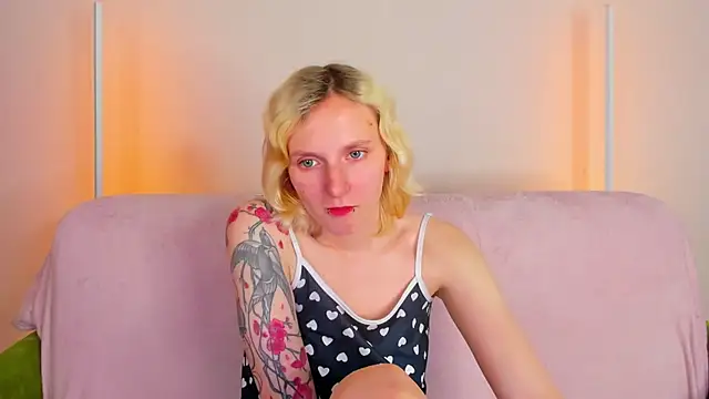 LikiLipsn Live XXX chat