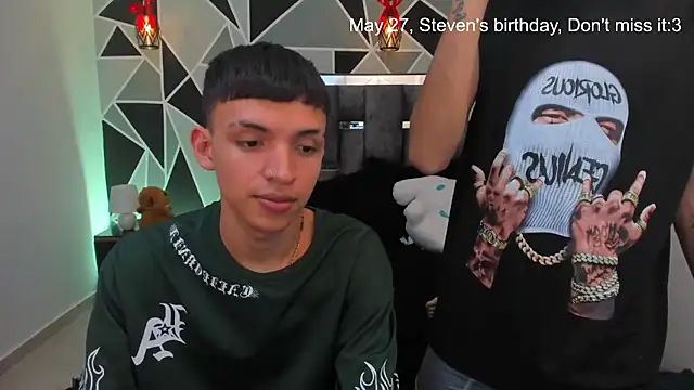 Juan_Nd_Steven's Live XXX Chat