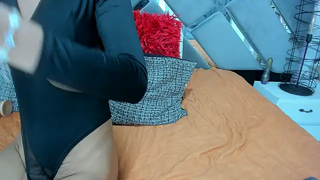 Zaira_sofiaa élő XXX-chatje