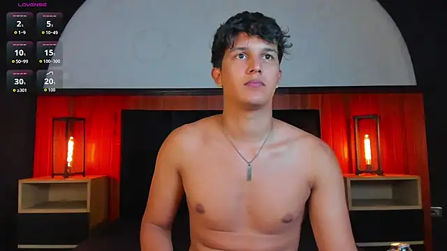 Show modela Leo_Savage_ na web-kameri