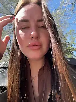 KiraSunshine Adlı Modelin Canlı XXX Sohbeti
