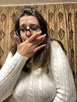 Chat +18 de NadiraNoor ao vivo