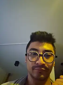 Lokomo32's Webcam Show