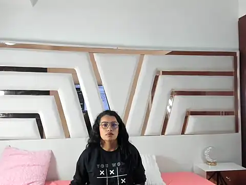 MiaKleinX live XXX chat