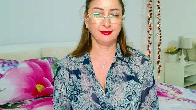 Tyana40 live XXX chat