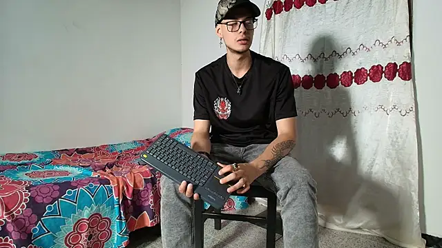 Vlad__night Adlı Modelin Canlı XXX Sohbeti