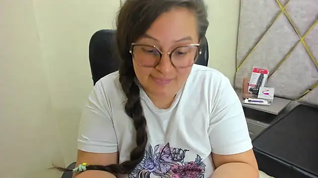 Sarah_Boobs_ Adlı Modelin Canlı XXX Sohbeti