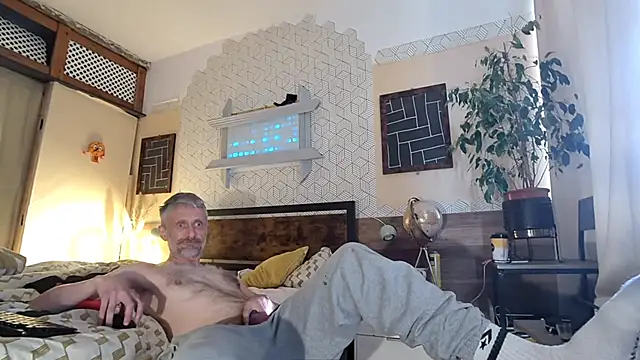 your-new-hoT-uncle Webcam show
