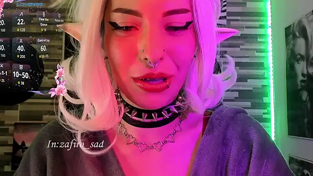 BlueElyxra's Webcam Show