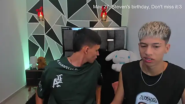 Juan_Nd_Steven Chat XXX live