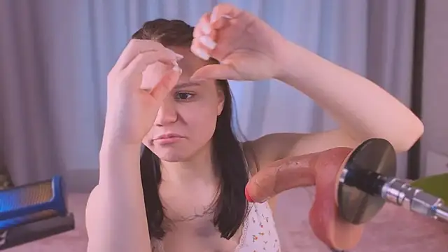 Tiny_Emmy – Naživo XXX chat