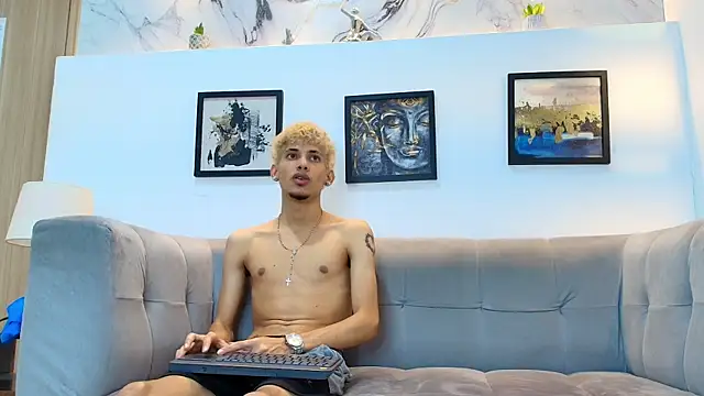 YOUNG_BOYS_HELL: διαδικτυακό σόου στην κάμερα