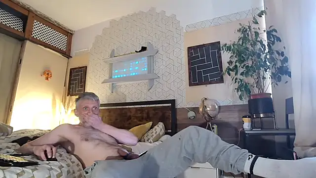 your-new-hoT-uncle's Webcam Show