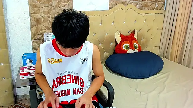 roberthugecock Adlı Modelin Canlı XXX Sohbeti