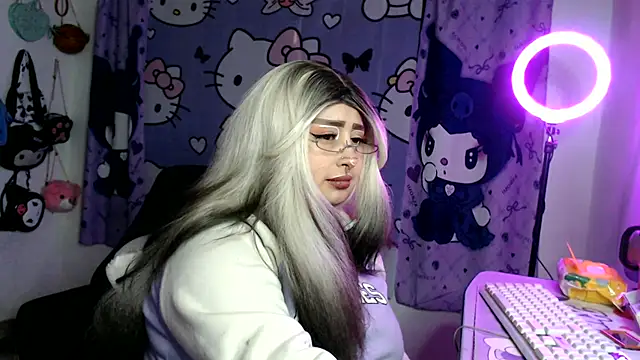 lussyevans24 live XXX chat