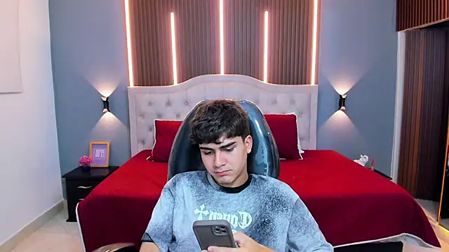 Chat XXX en directo de Tommy18__