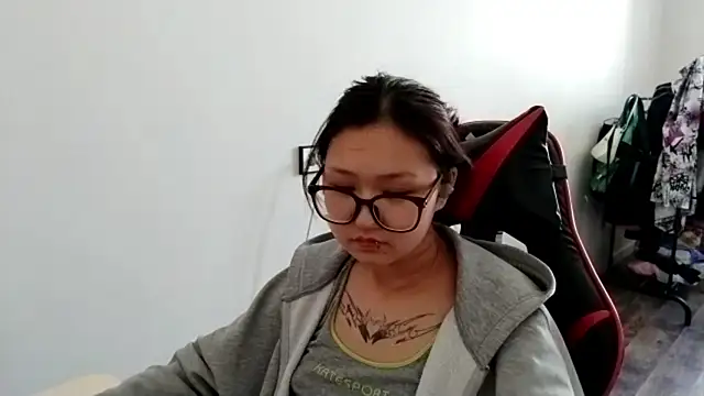 AdelineCanup 라이브 XXX 채팅