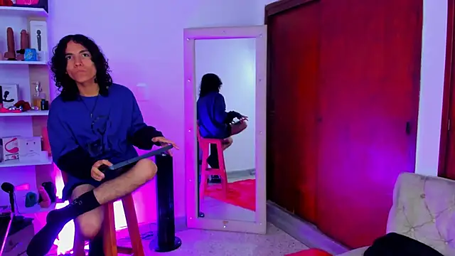 issac_latin webcam show