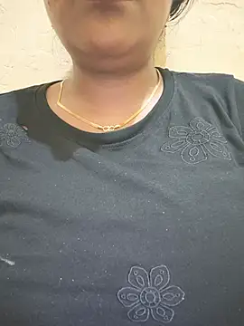Chat +18 de Newragini ao vivo