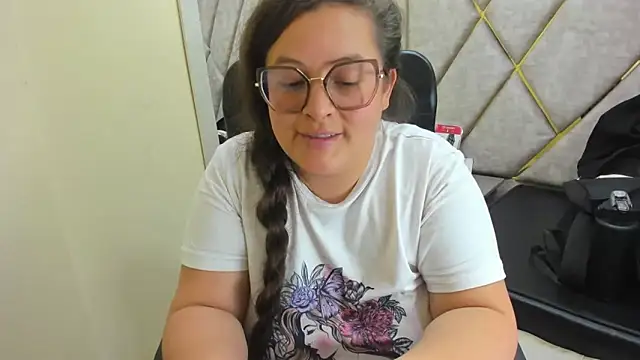 Sarah_Boobs_ élő XXX-chatje