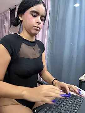 kitty_rousse01's Live XXX Chat