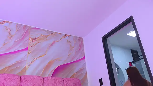 emmacurvy Adlı Modelin Canlı XXX Sohbeti